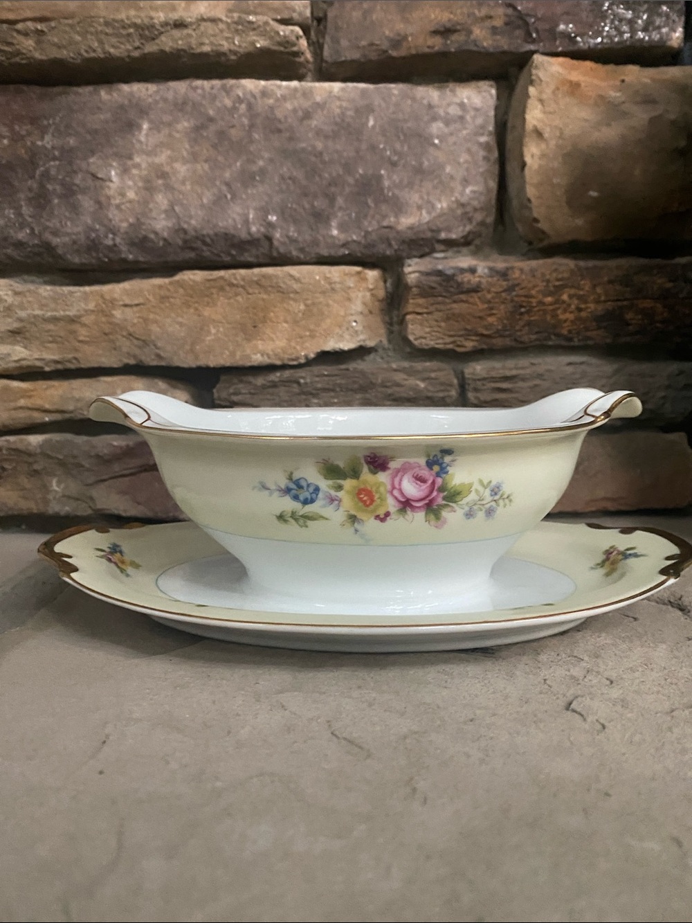 Vintage hand painted Transor Ware Japan gravy boat with attached underplot - Picture 3 of 14